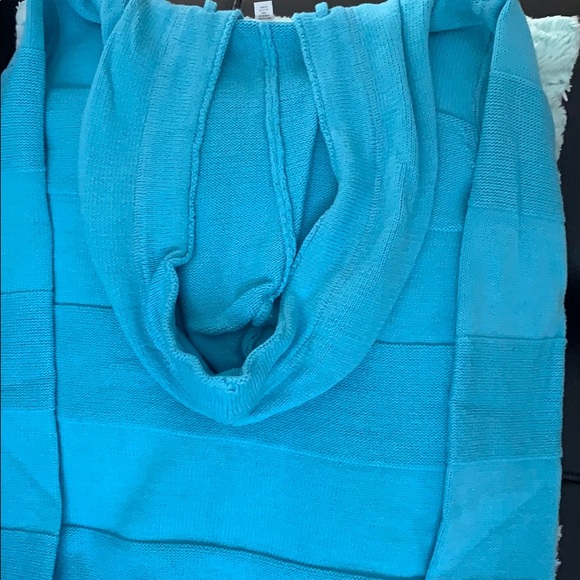 Aeropostale sweater with hood size small - Picture 6 of 6